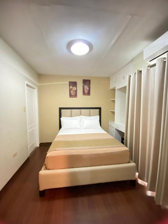 Postel nebo postele na pokoji v ubytování Prism Hotel