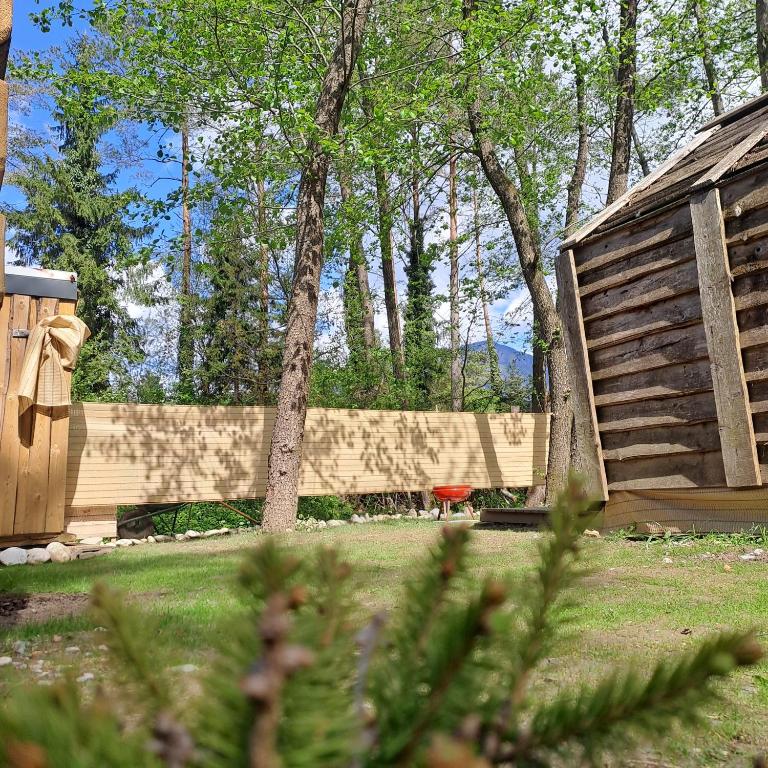 Zahrada ubytování Forest Lodge Camping Menina