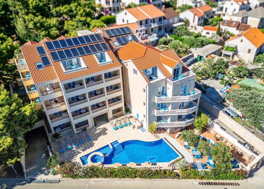 Бассейн в Hotel SOL или поблизости