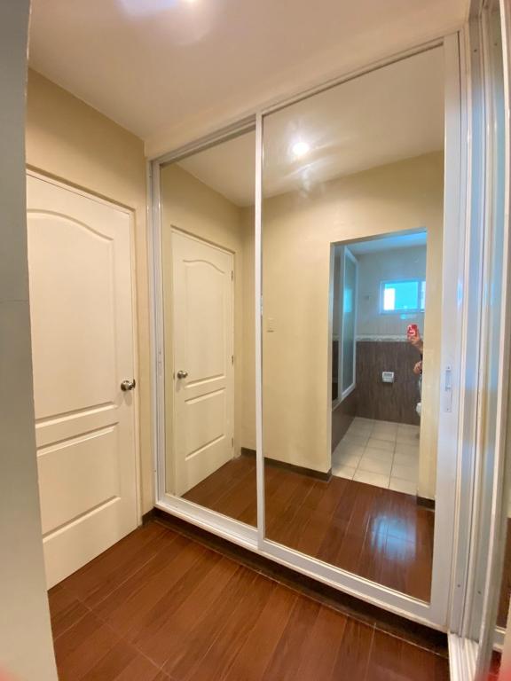 Postel nebo postele na pokoji v ubytování Prism Hotel
