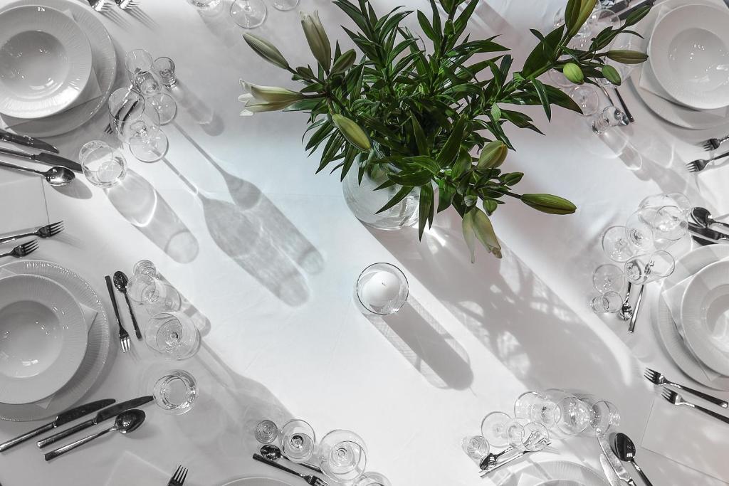 Reštaurácia alebo iné gastronomické zariadenie v ubytovaní Hotel Moderno Poznań