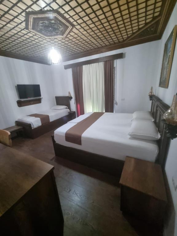 Een bed of bedden in een kamer bij HOTEL VILA TWIX