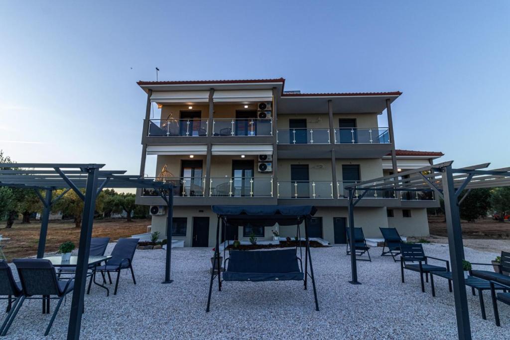 Afbeelding uit fotogalerij van G C Luxury Apartments in Nikiti