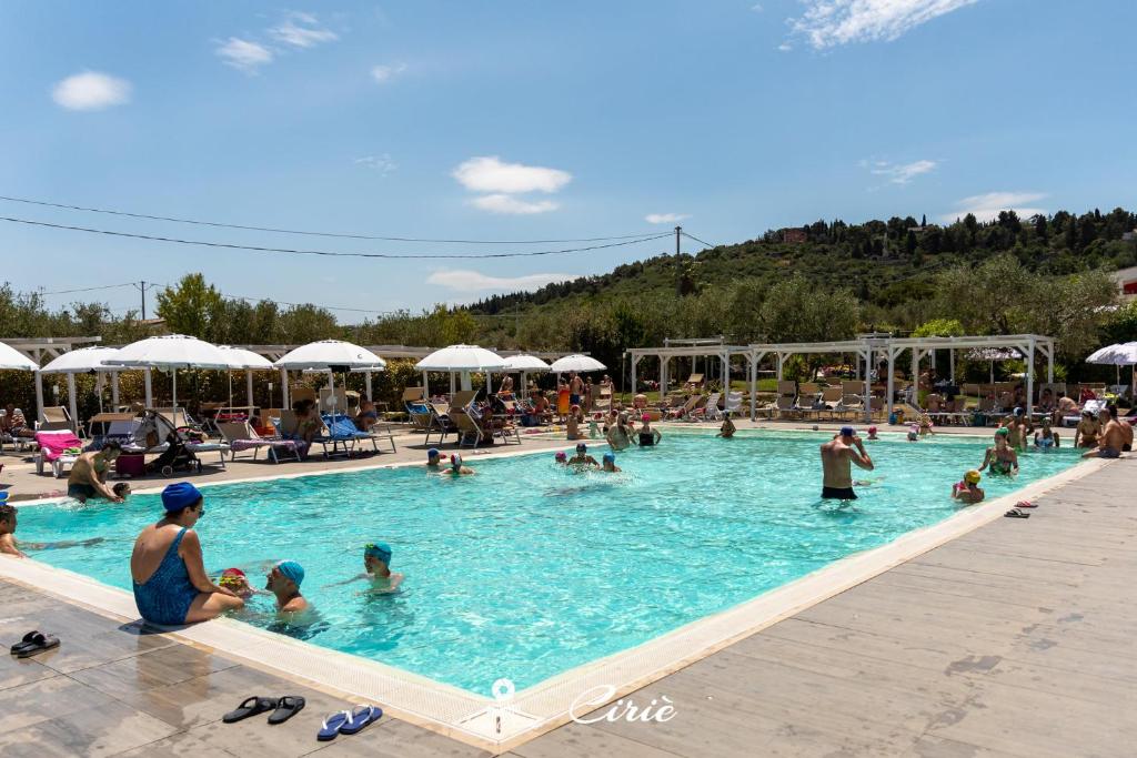 Agriturismo Ciriè - 6 Camere, Piscina & Colazione