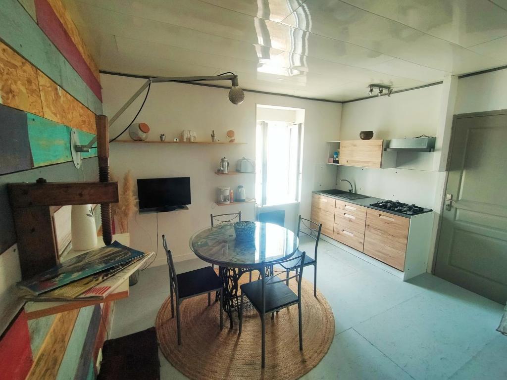L'éléphant Blanc de ConcarnOLoc - Apartamento De Una Habitación