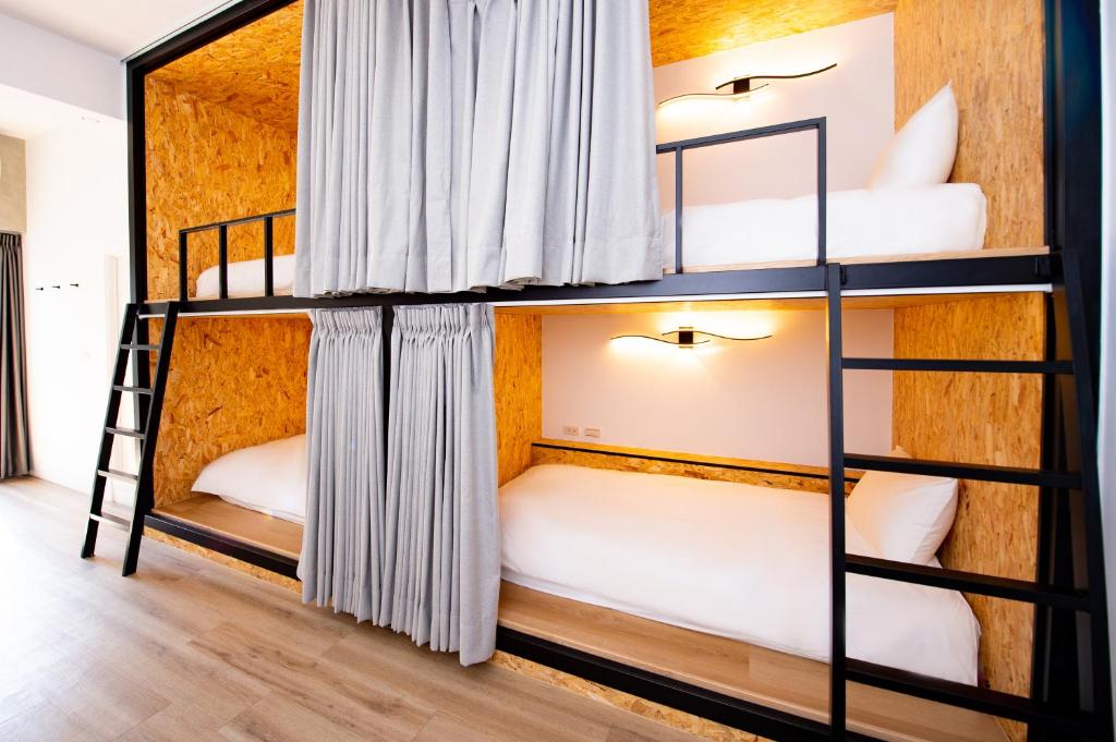 Ένα ή περισσότερα κρεβάτια σε δωμάτιο στο Chao Hostel