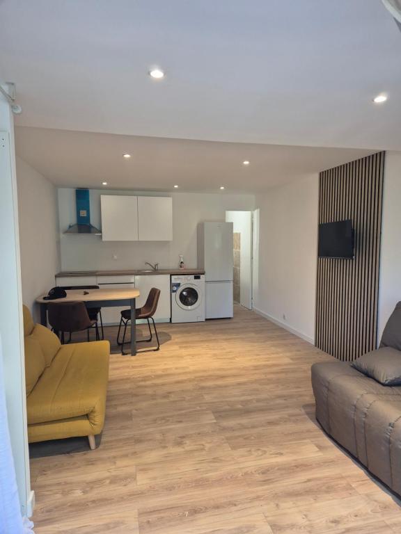 Køkken eller tekøkken på Studio dans résidence calme