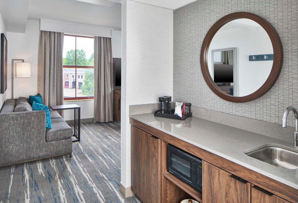 Hampton Inn & Suites Saratoga Springs Downtown photo