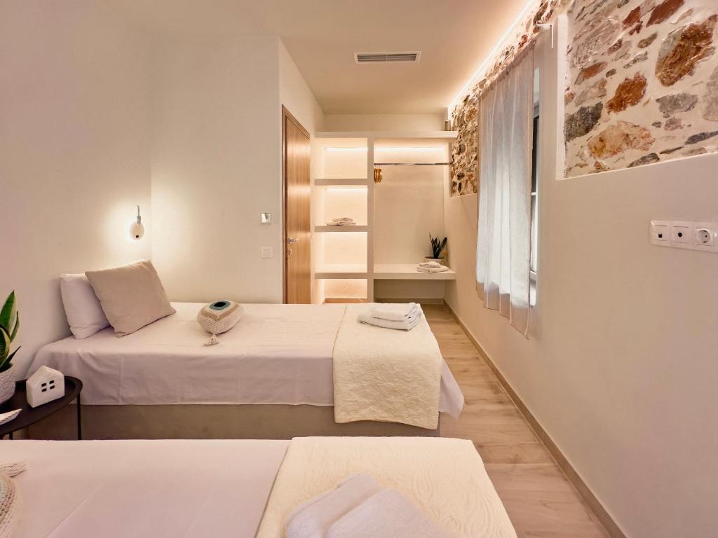 Postel nebo postele na pokoji v ubytování Kefi House Skiathos