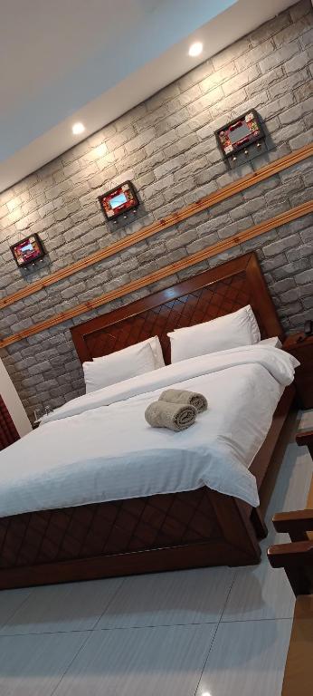 Postel nebo postele na pokoji v ubytování Park Hotel Gilgit