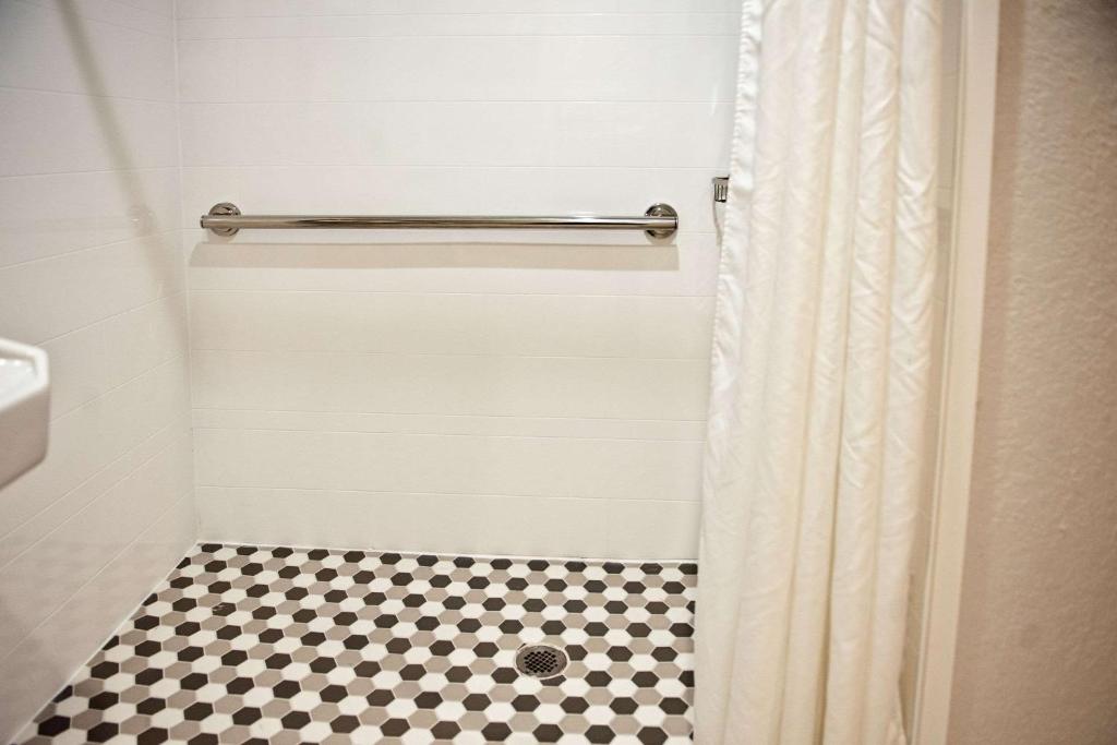 Koupelna v ubytování Comfort Suites Clearwater - Dunedin