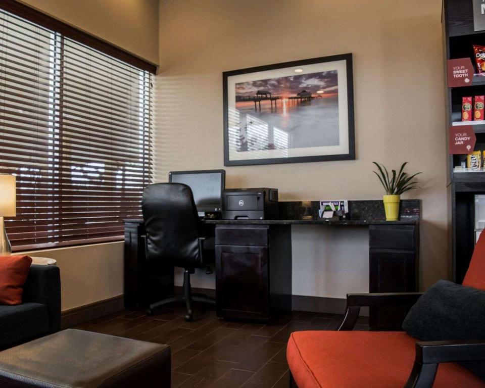 Posezení v ubytování Comfort Suites Clearwater - Dunedin