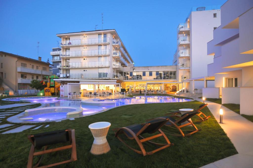 Bazén v ubytování Marina Palace Hotel 4 stelle S nebo v jeho okolí