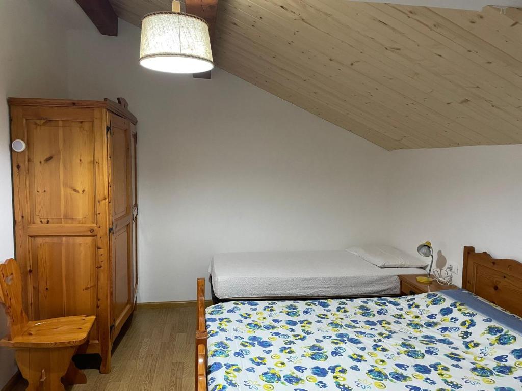 Postel nebo postele na pokoji v ubytování Mansarda Mulaz