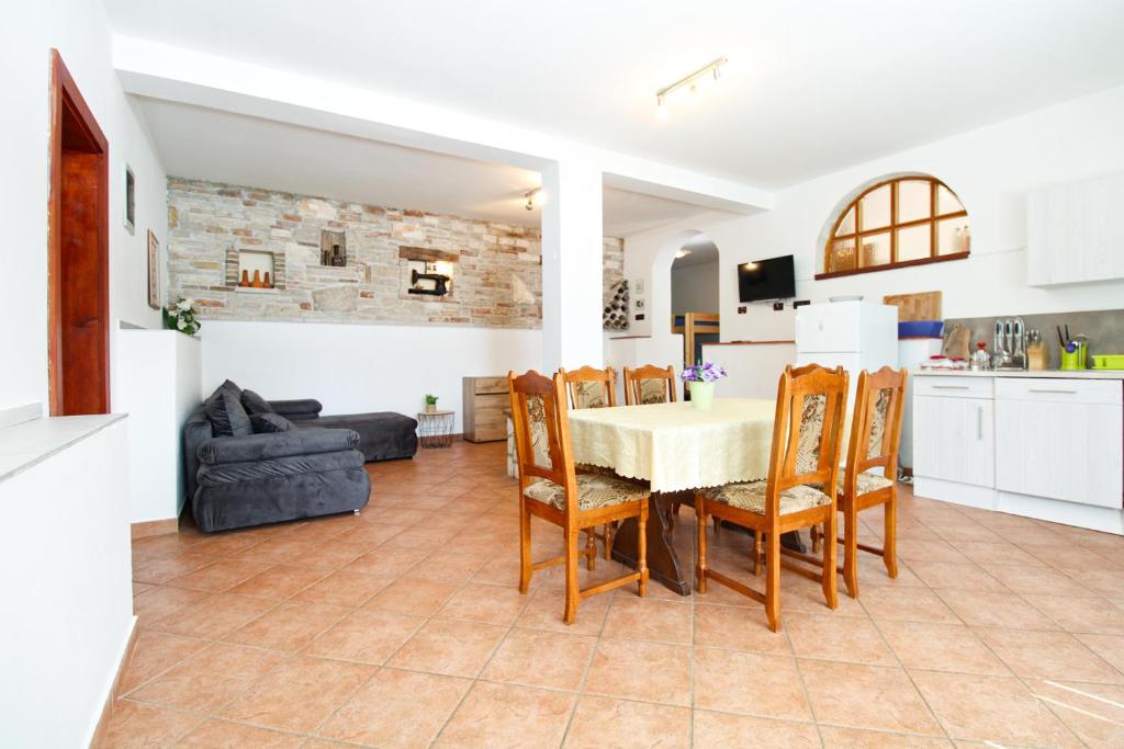 Kuchyň nebo kuchyňský kout v ubytování Apartments Otmar 1224