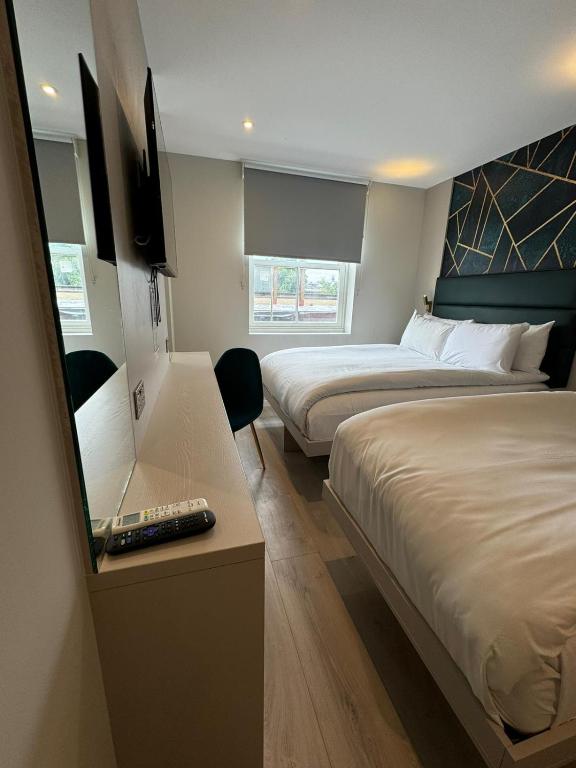 Victoria Studios - Economy Quadruple Room