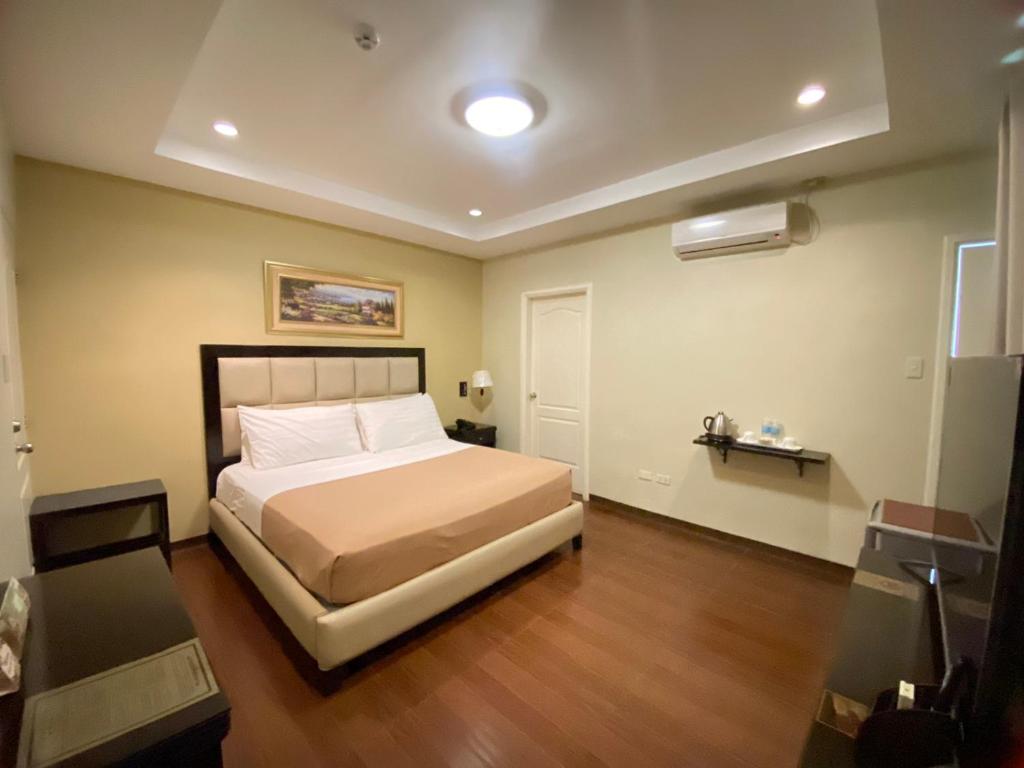 Postel nebo postele na pokoji v ubytování Prism Hotel