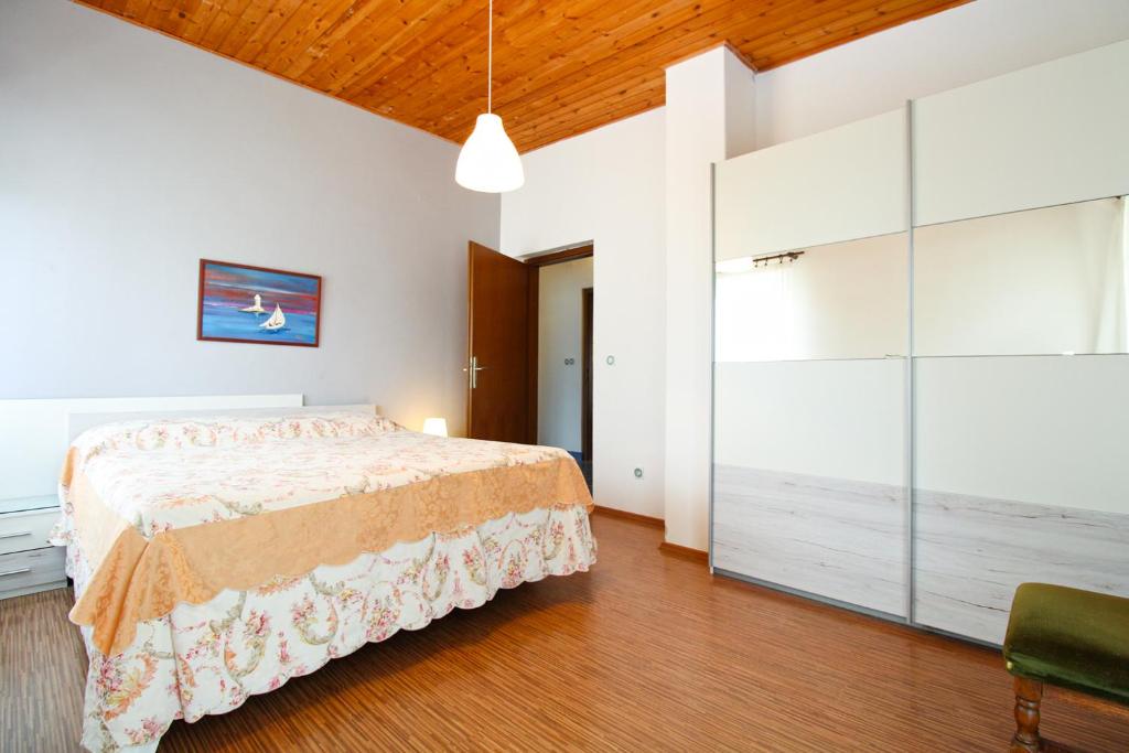 Postel nebo postele na pokoji v ubytování Apartments Otmar 1224