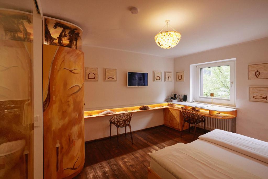 TV a/nebo společenská místnost v ubytování 18Arts Hotel - Living in a Gallery!