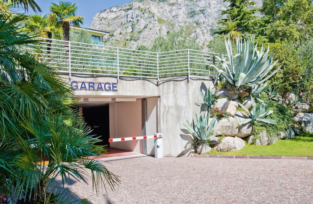 Vonkajšia záhrada v ubytovaní Hotel Ideal