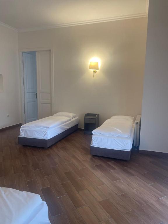 Postel nebo postele na pokoji v ubytování Jókai Villa