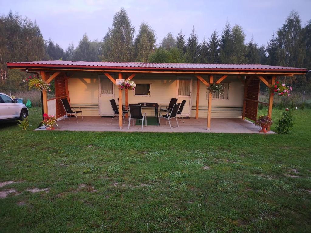 Budova, kde se kemp nachází