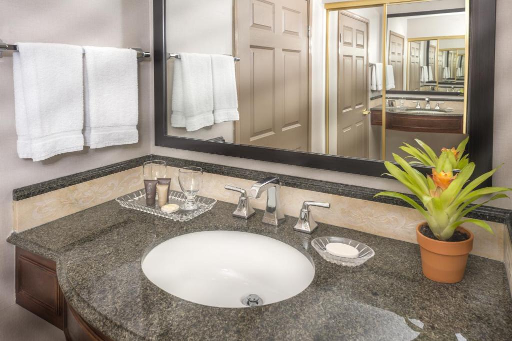 Ayres Hotel Laguna Woods - Aliso Viejo - Deluxe Hoekkamer Met Kingsize Bed