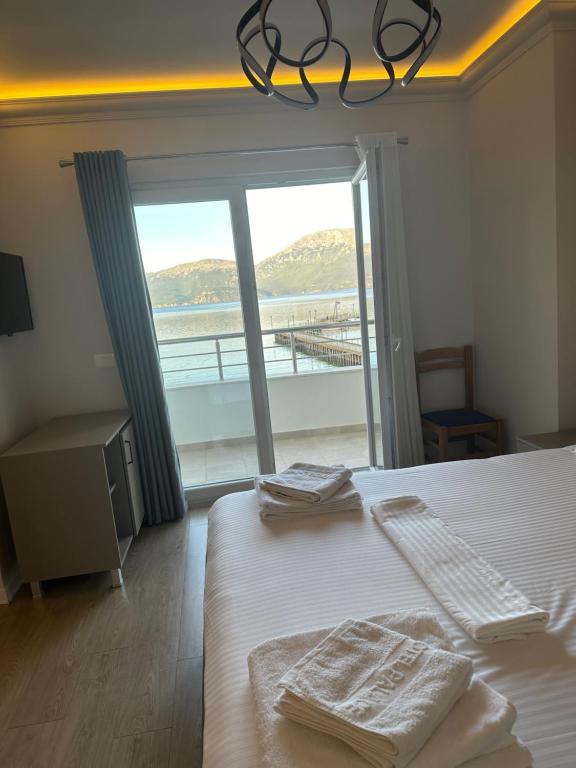 Postel nebo postele na pokoji v ubytování Hotel DEMOLI