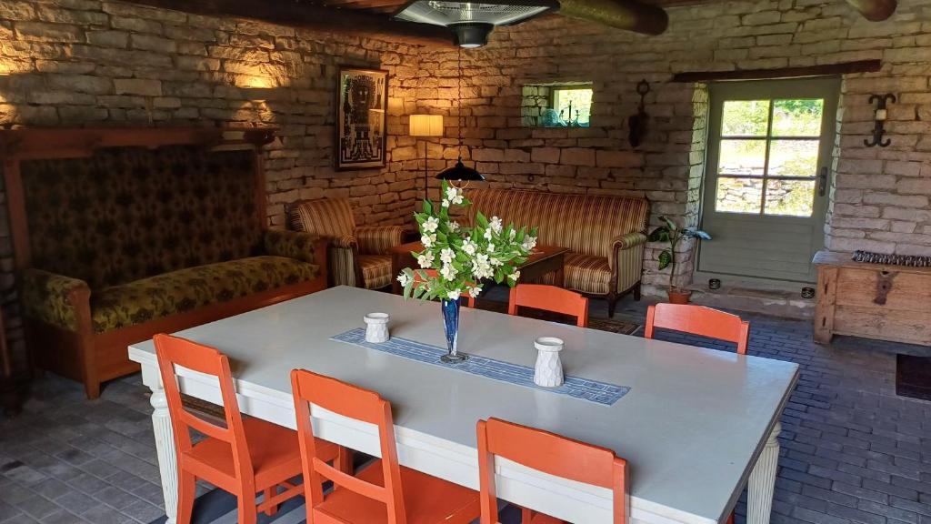 Restaurace v ubytování Matsi cottage
