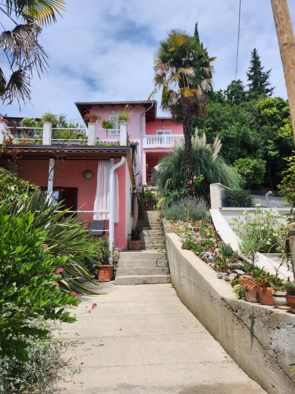 Κήπος έξω από το Secret Garden Studio Apartman