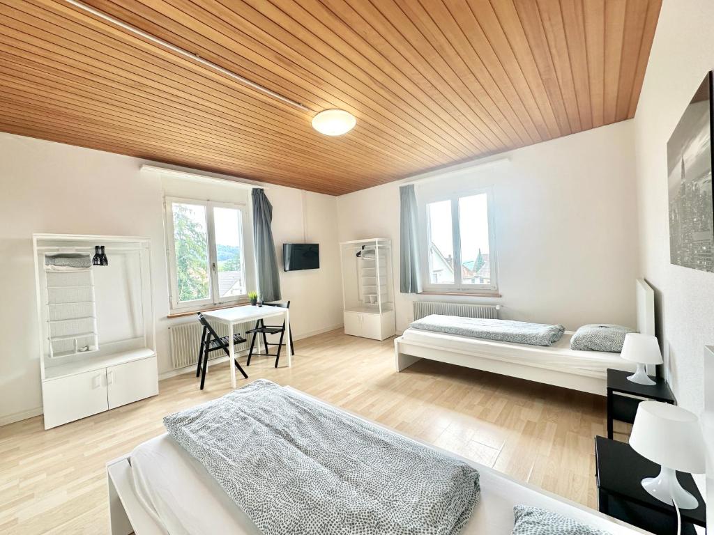 Postel nebo postele na pokoji v ubytování Furnished Living Room in Günsberg Solothurn