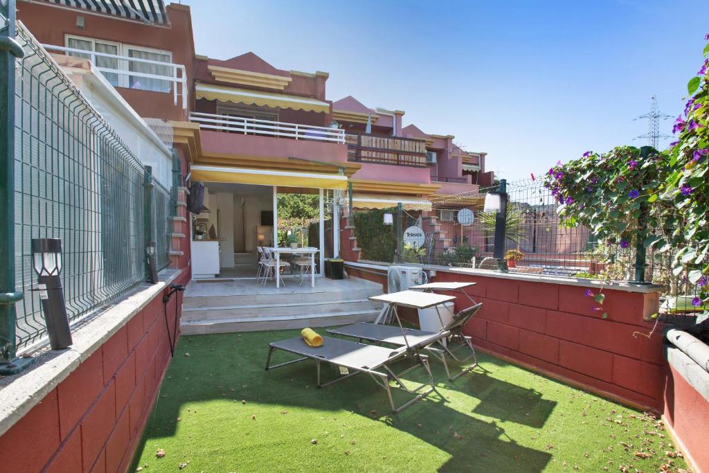 Costa Dorada Beach - Housity