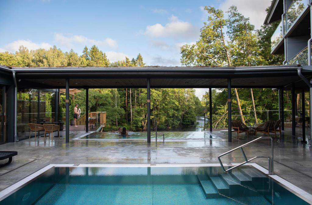Bazén v ubytování Hestraviken Hotell & Spa nebo v jeho okolí