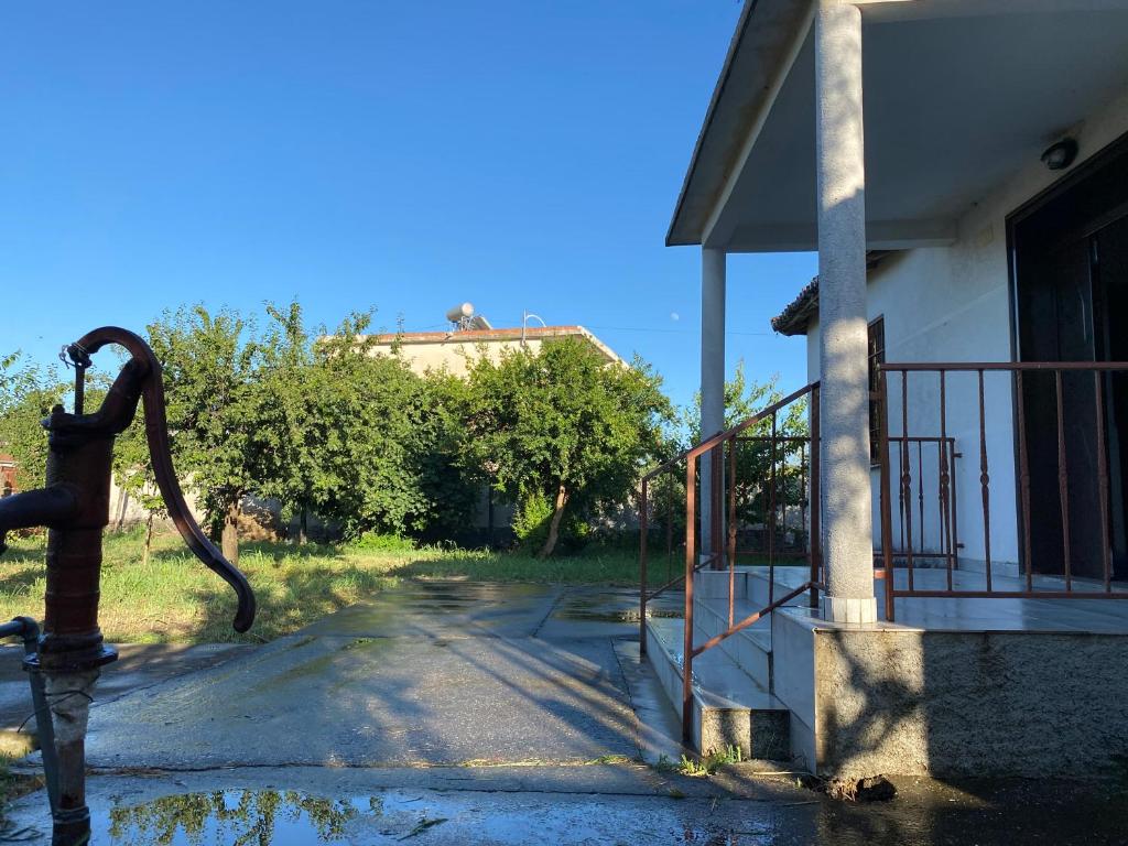 Το κτήριο όπου στεγάζεται  η βίλα