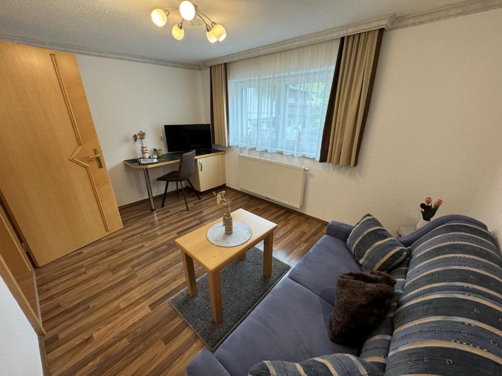 TV a/nebo společenská místnost v ubytování Apartment Sesselebenerhof-1 by Interhome