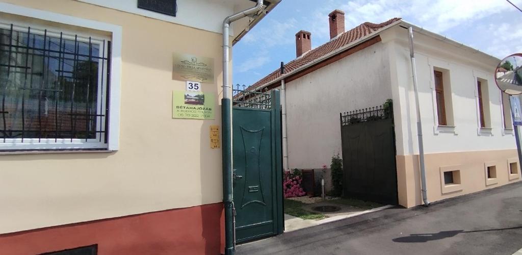 Budynek, w którym mieści się apartament