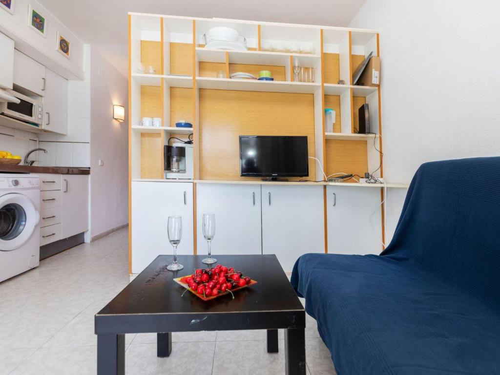 Kuchyňa alebo kuchynka v ubytovaní Studio Calafont 4 by Interhome