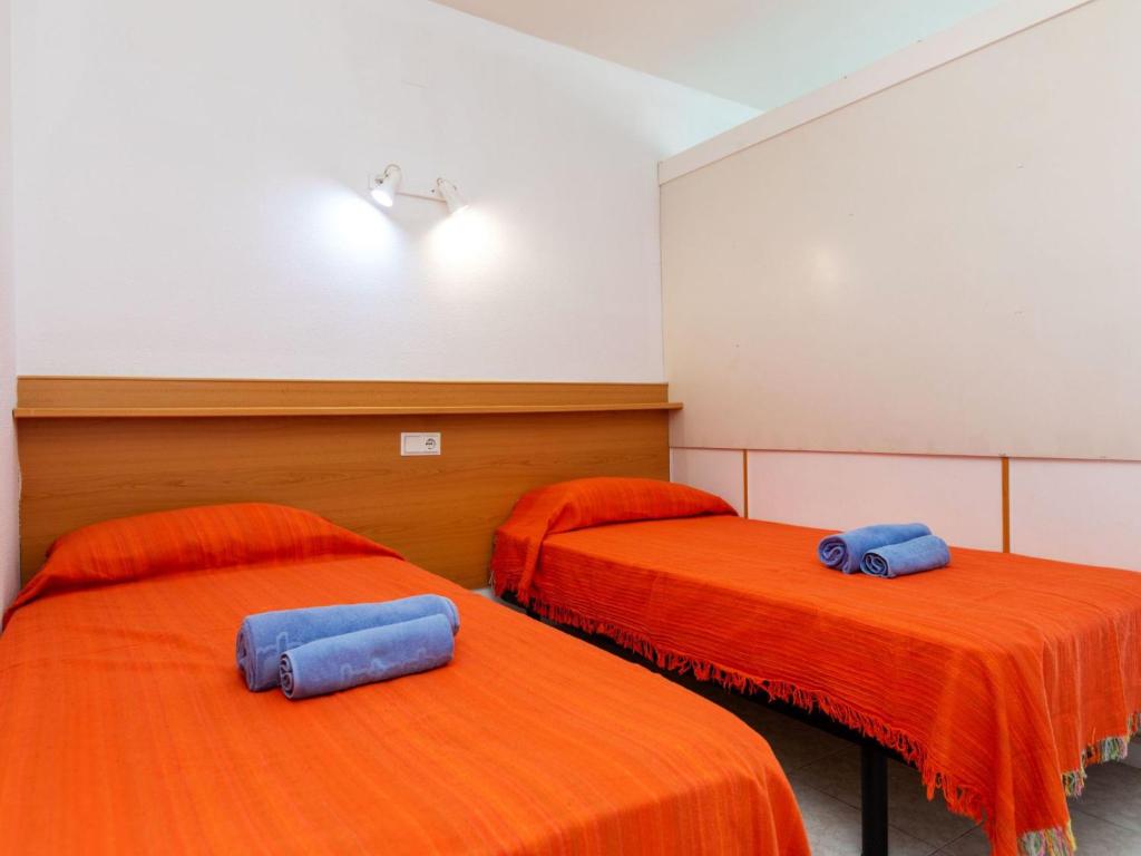 Posteľ alebo postele v izbe v ubytovaní Studio Calafont 4 by Interhome