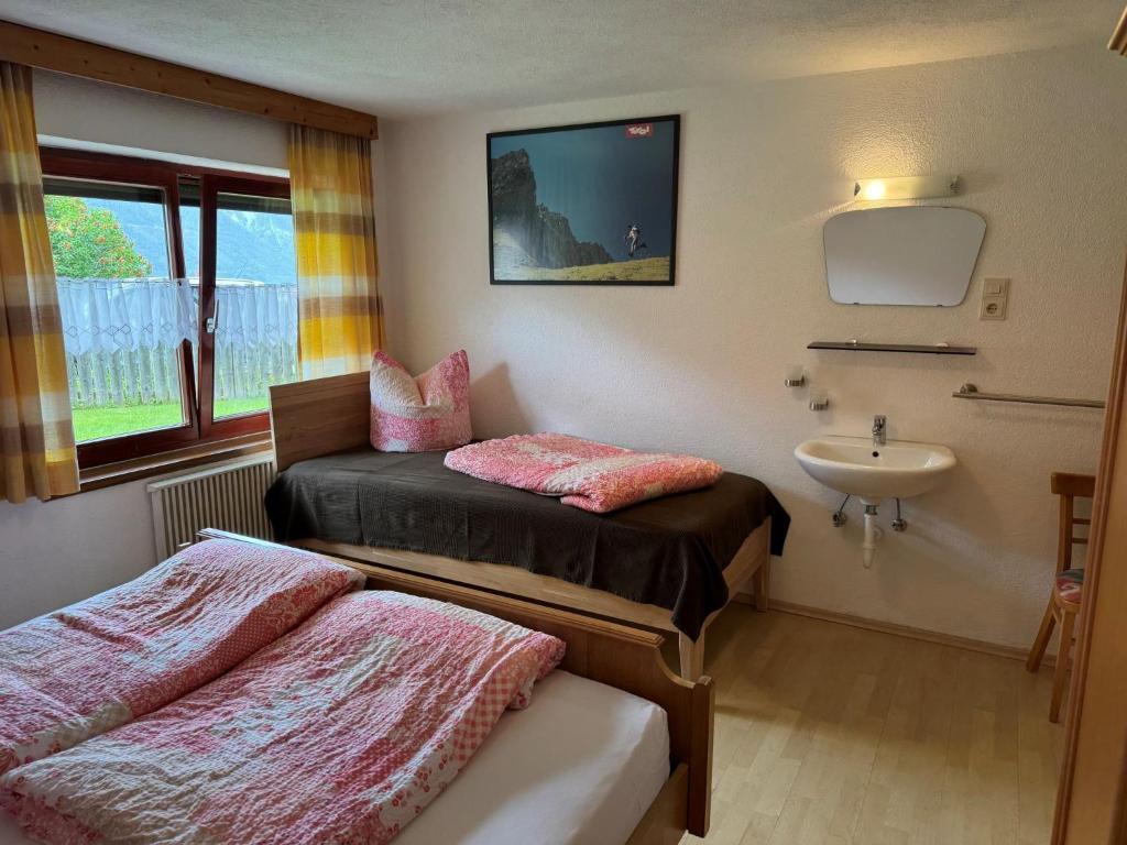 Posteľ alebo postele v izbe v ubytovaní Apartment Zechner-2 by Interhome
