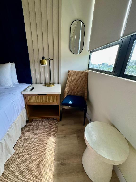 Postel nebo postele na pokoji v ubytování Metro Art Hotel