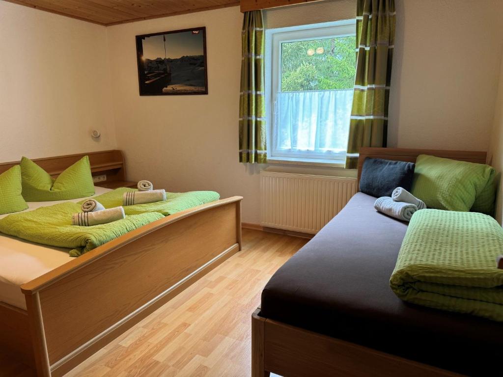 Łóżko lub łóżka w pokoju w obiekcie Apartment Helga-2 by Interhome