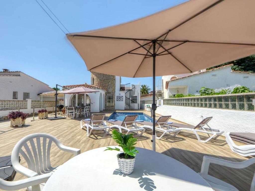 Fotografia z galérie ubytovania Holiday Home Roanne by Interhome v destinácii Empuriabrava