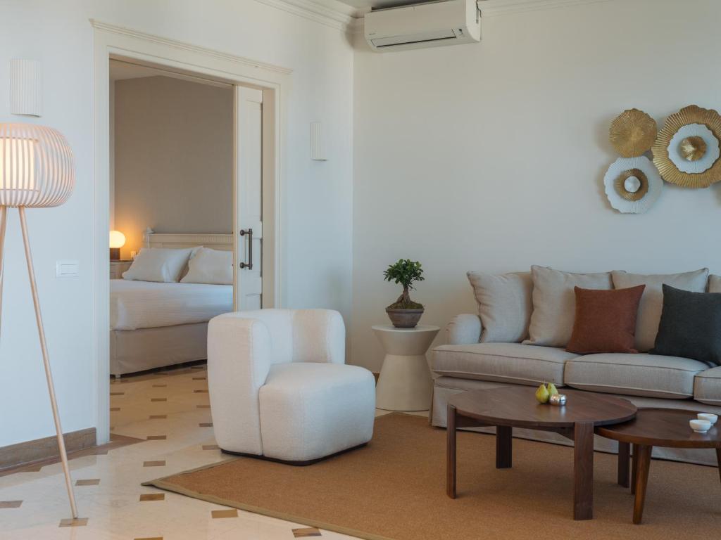 Posezení v ubytování Elounda Gulf Villas by Sandglass