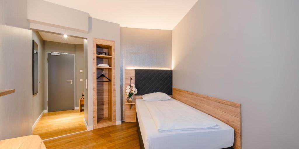 Katil atau katil-katil dalam bilik di PLAZA INN Rieker Stuttgart Hauptbahnhof