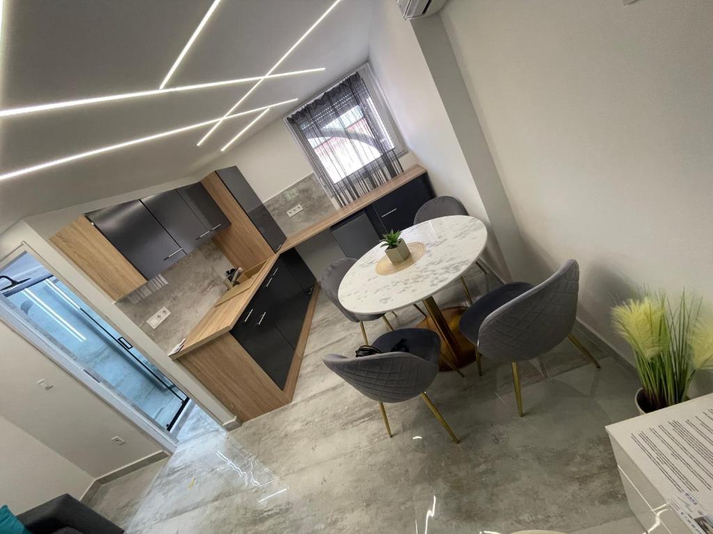 Kuchyňa alebo kuchynka v ubytovaní Türkiz Apartman Siófok
