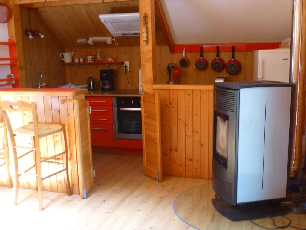 Kuchyň nebo kuchyňský kout v ubytování Gîte du Colombier