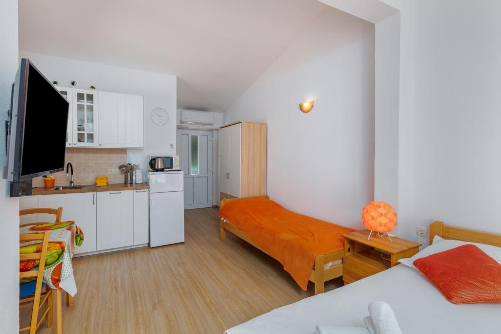 Kuchyň nebo kuchyňský kout v ubytování Apartments Ljiljana