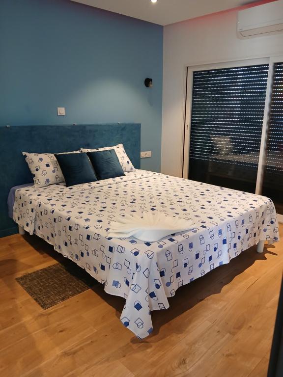 Postel nebo postele na pokoji v ubytování Casa Cantinho d`ouro