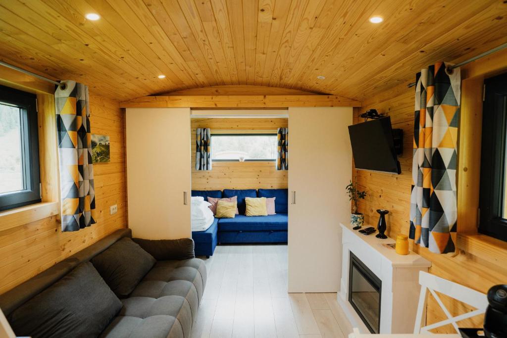 Postel nebo postele na pokoji v ubytování La Casuta din Ciocanesti Art