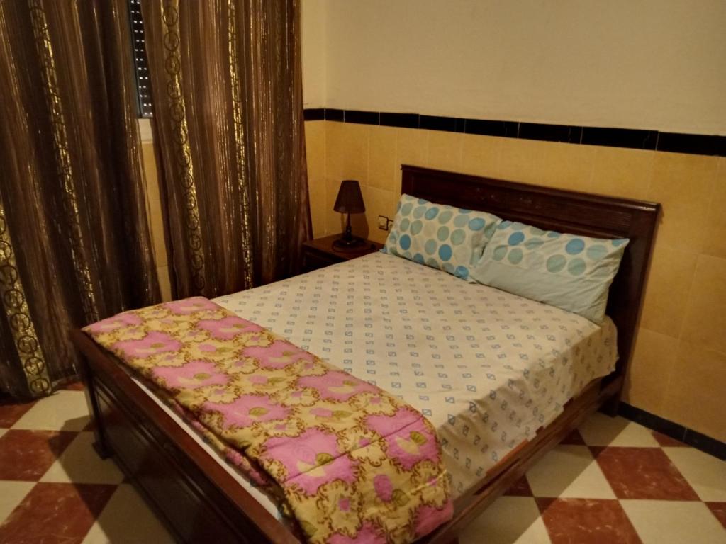 Ένα ή περισσότερα κρεβάτια σε δωμάτιο στο Appartment Bouarourou Nador